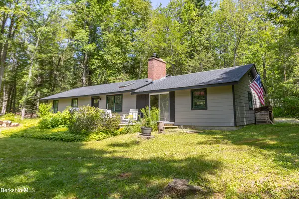 50 Beach Rd, Becket, MA 01223