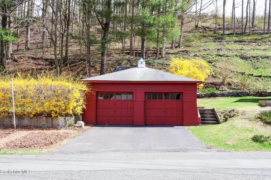 27 Richmond Ln, Adams, MA 01220 - #2