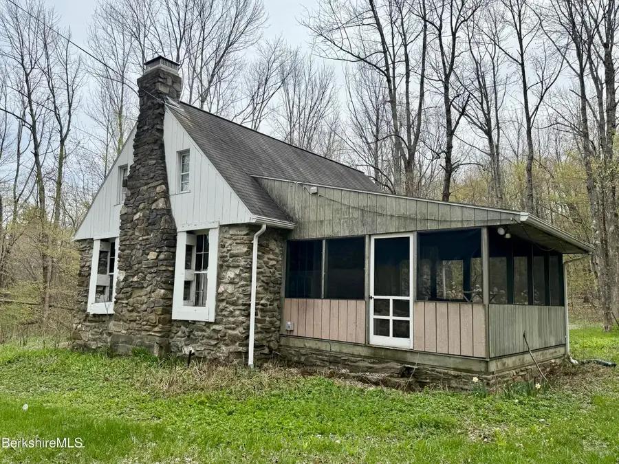 471 Benton Hill Rd, Becket, MA 01223 - #2
