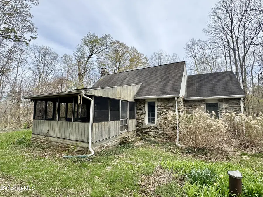 471 Benton Hill Rd, Becket, MA 01223 - #3