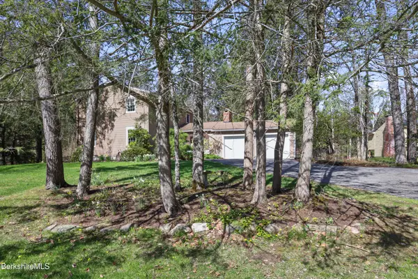 63 Sherwood Dr, Lenox, MA 01240