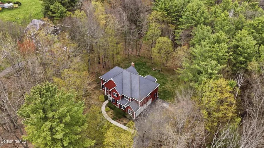 9 Eastbrook Ln, Pittsfield, MA 01201 - #3