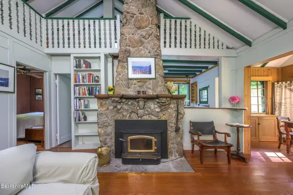 22 Mahkeenac Heights Rd, Stockbridge, MA 01262