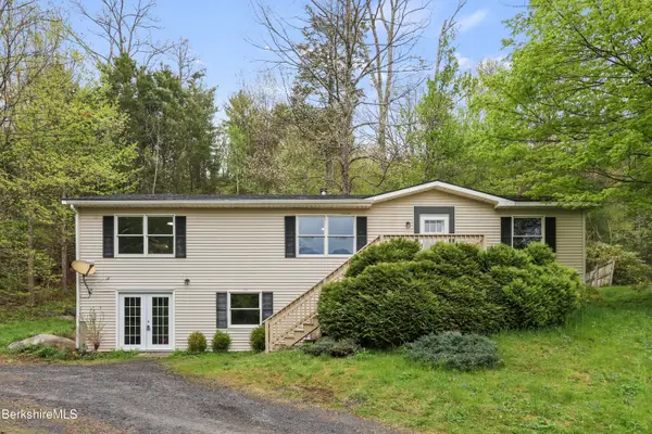 16 Spruce St, Great Barrington, MA 01230