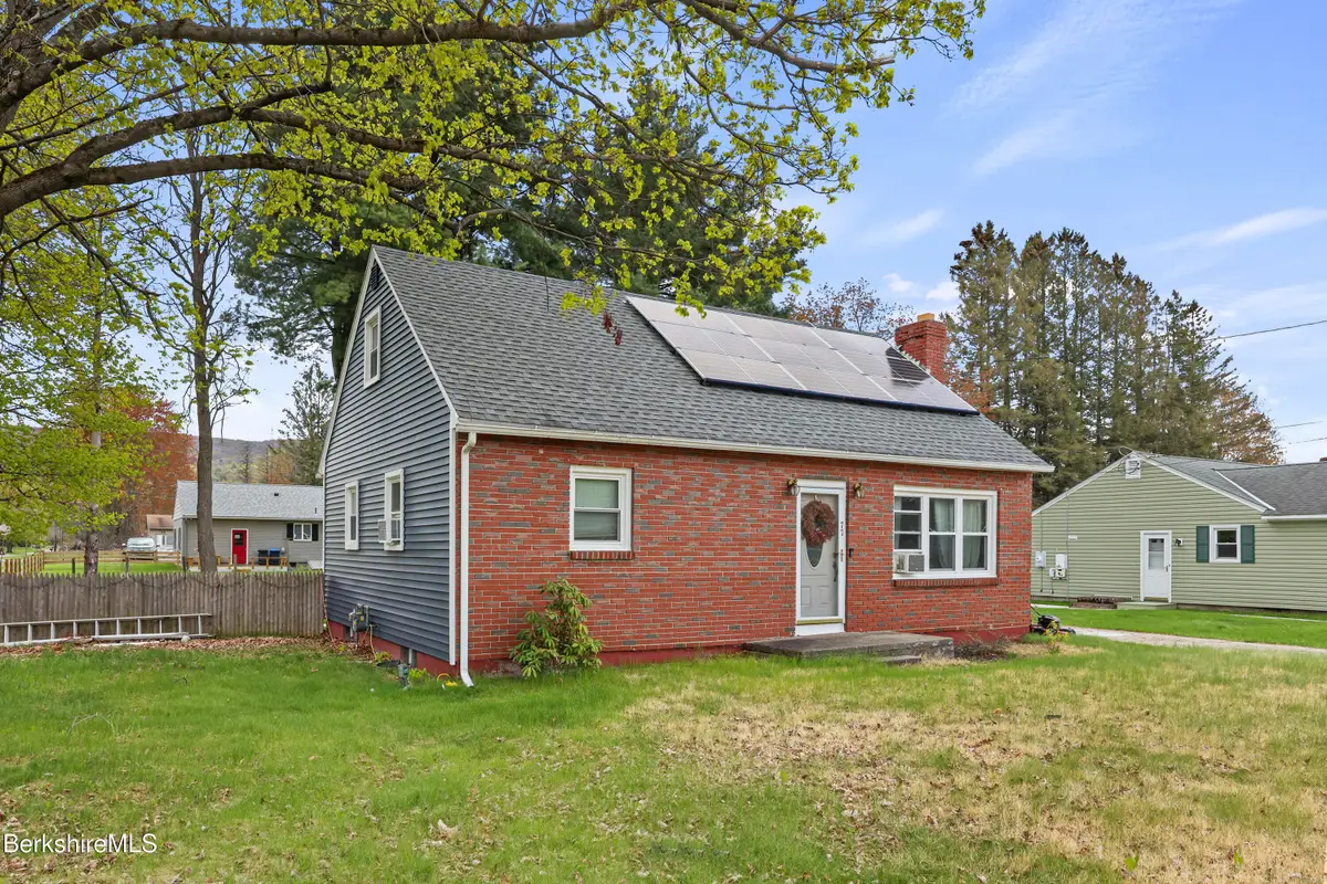 77 Imperial Ave, Pittsfield, MA 01201 - #1