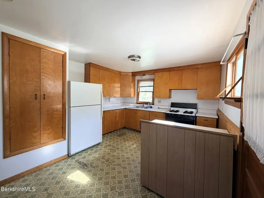 62 Walker St, North Adams, MA 01247 - #3