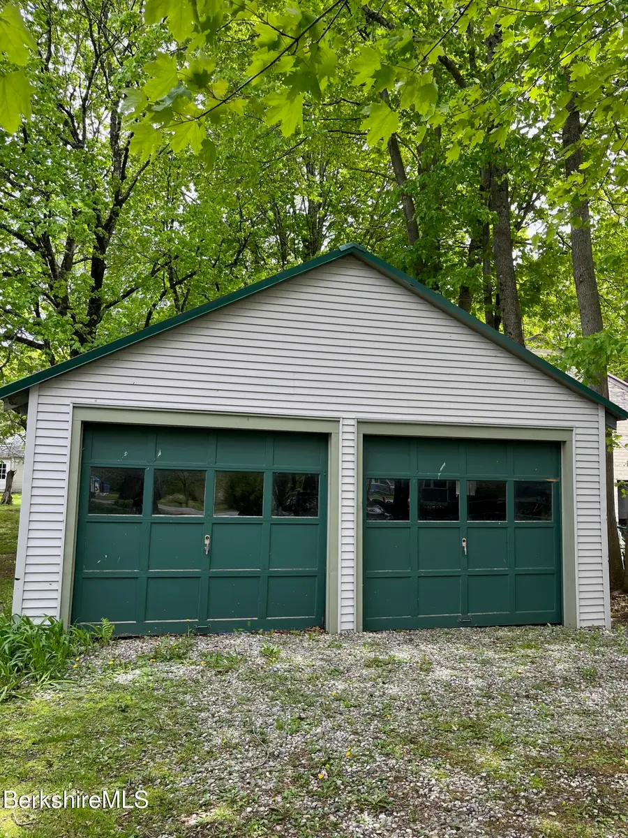 34 Church St, Stockbridge, MA 01262 - #3