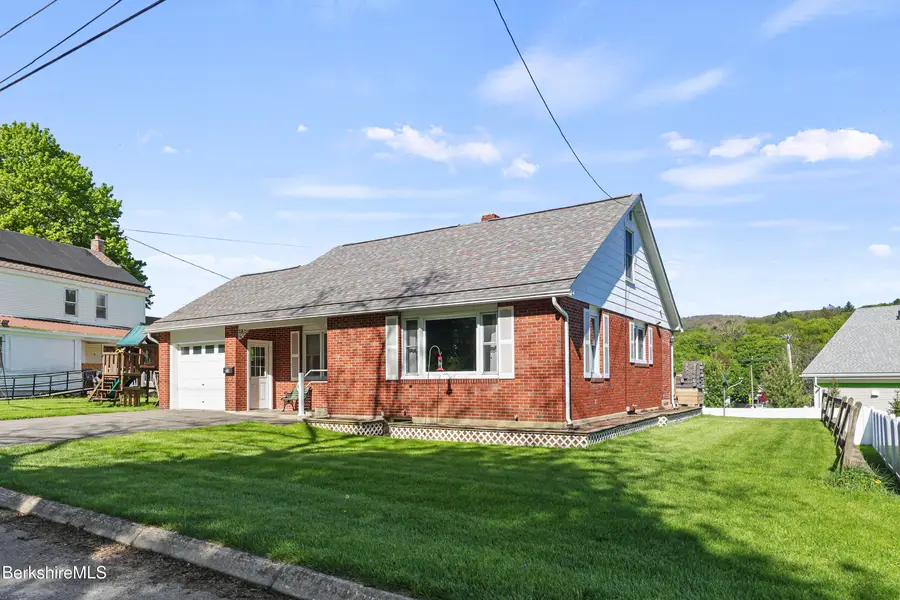 24 Temple St, Adams, MA 01220 - #2