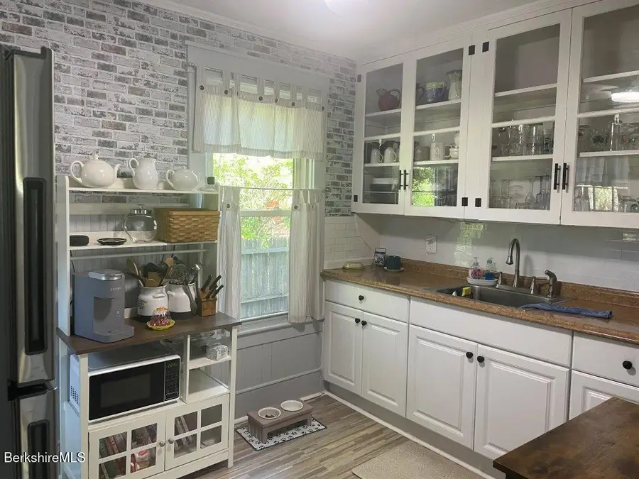 340 Elm St, Pittsfield, MA 01201 - #3