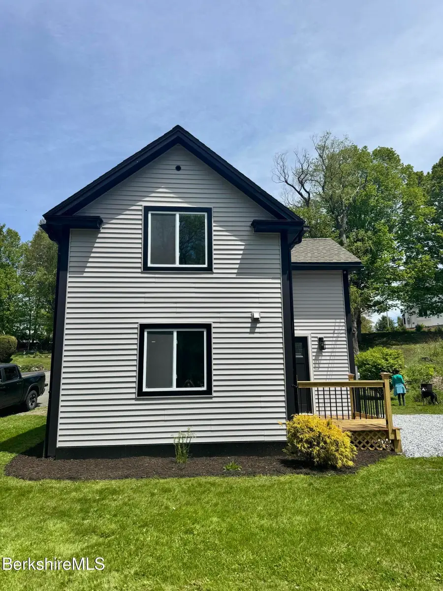 34 Hungerford St, Pittsfield, MA 01201 - #2