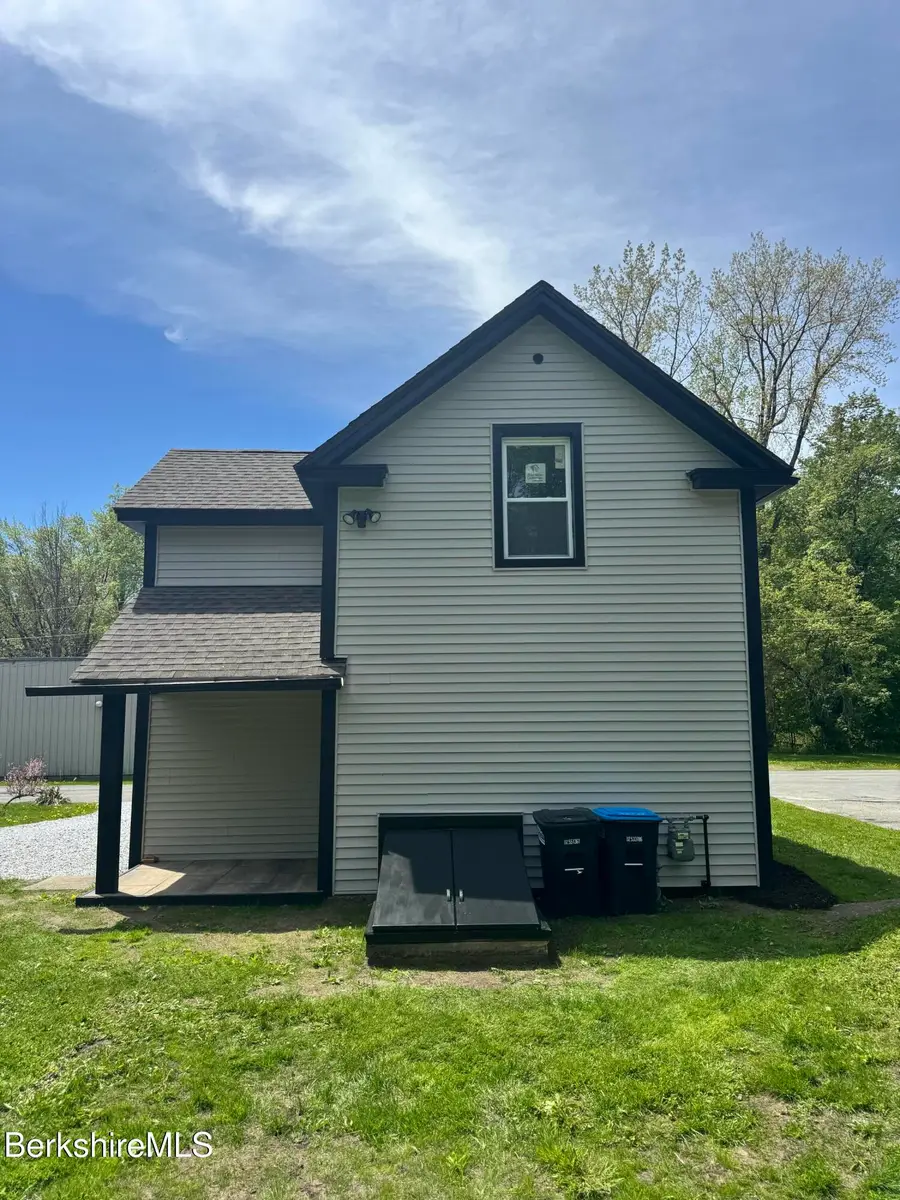 34 Hungerford St, Pittsfield, MA 01201 - #3