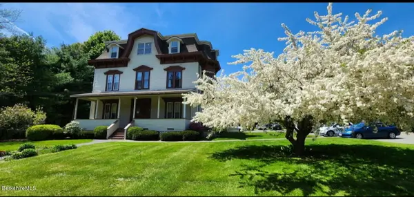 465 Chapel St, Lee, MA 01238