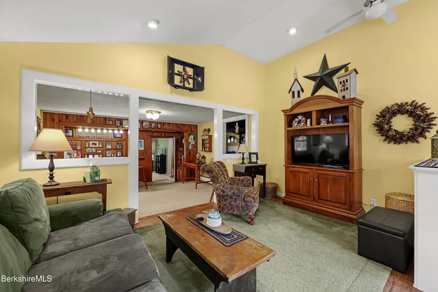 924 Henderson Rd, Williamstown, MA 01267 - #3