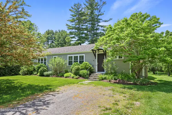22 Goodrich St, Stockbridge, MA 01262