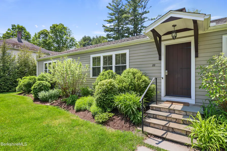 22 Goodrich St, Stockbridge, MA 01262 - #3