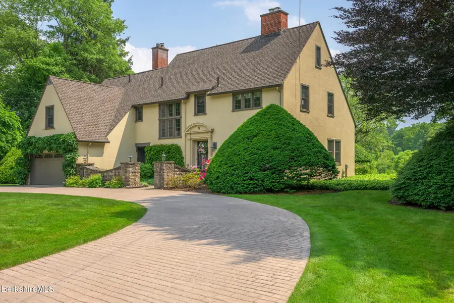 38 Crofut St, Pittsfield, MA 01201 - #2