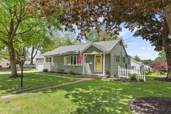 97 Morningview Dr, Pittsfield, MA 01201