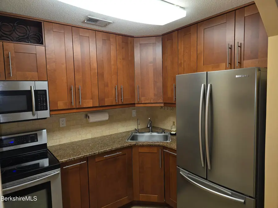 555 Russell Rd #J 65, Westfield, MA 01085 - #3