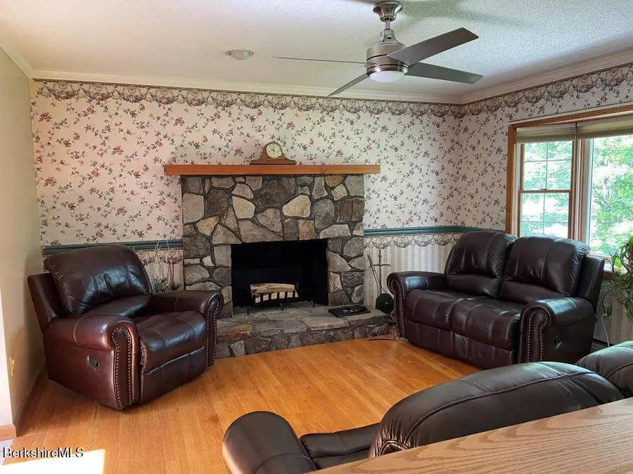 851 East New Lenox Rd, Pittsfield, MA 01201 - #3