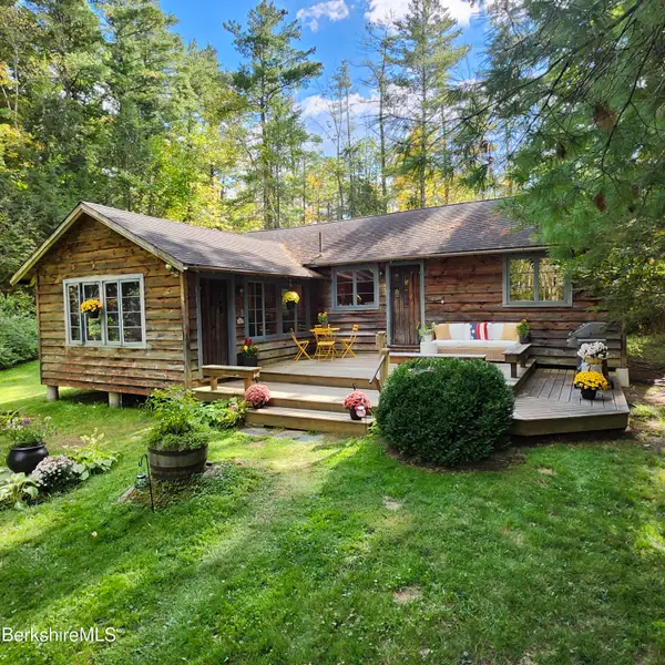 17 Beachwood Dr, Stockbridge, MA 01262