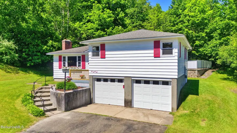 125 Friend St, Adams, MA 01220 - #3