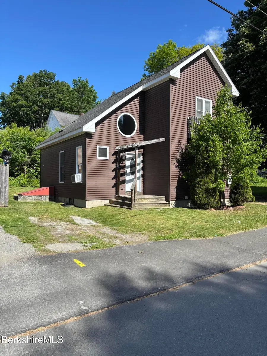 75 3rd St, Pittsfield, MA 01201 - #3