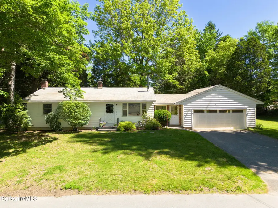 8 Stillwell St, Great Barrington, MA 01230 - #2