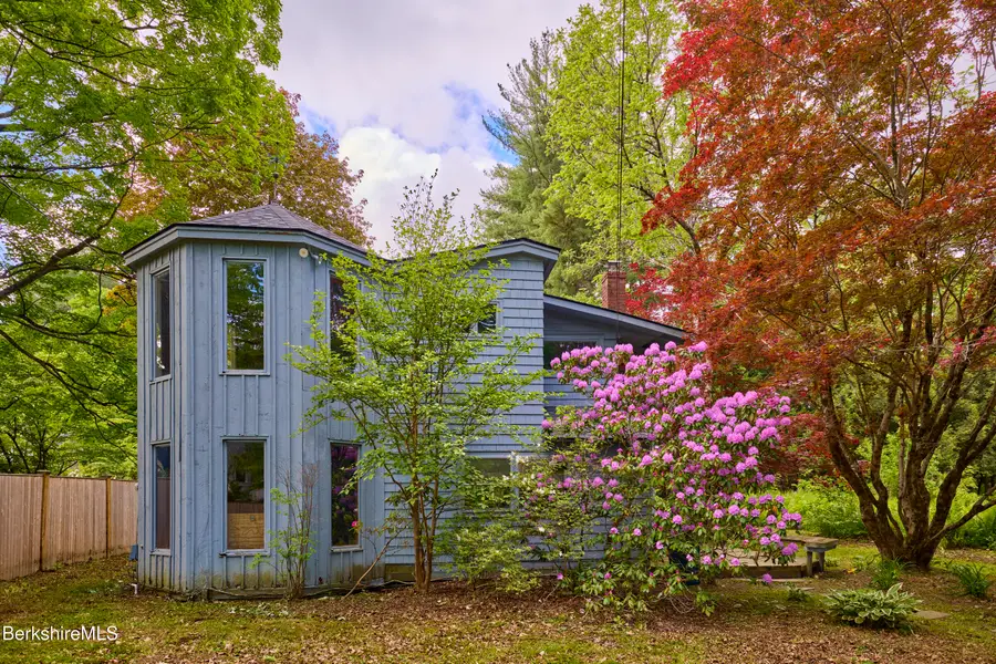 7 Church St, Stockbridge, MA 01262 - #2