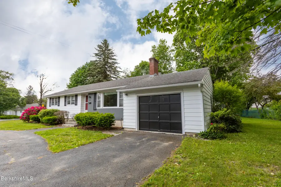 580 Elm St, Pittsfield, MA 01201 - #3