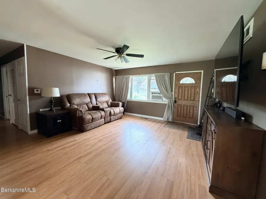29 Norwich Dr, Dalton, MA 01226 - #3