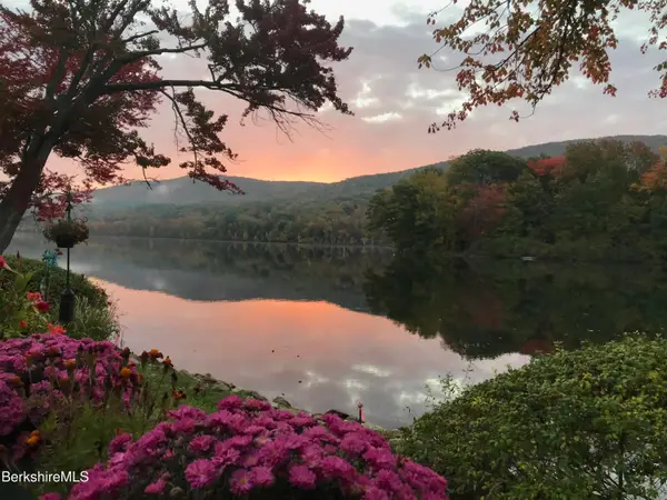 120 Willow Cove Rd, Cheshire, MA 01225