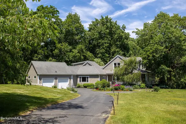 3 Cornwall Dr, Great Barrington, MA 01230