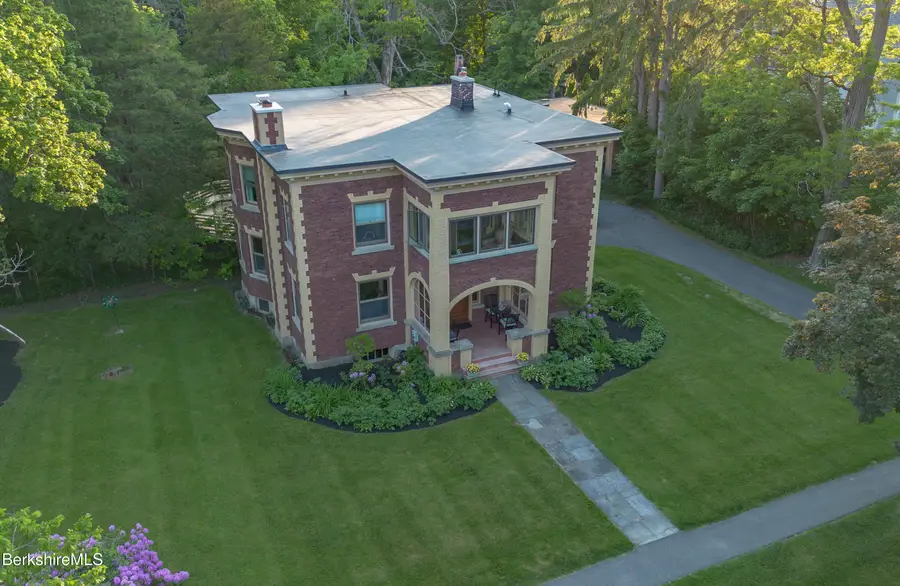 19 Cliffwood St, Lenox, MA 01240 - #3
