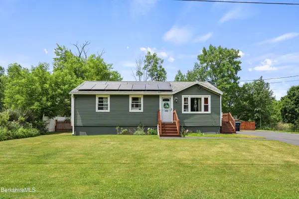 135 Tamarack Ave, Lee, MA 01238