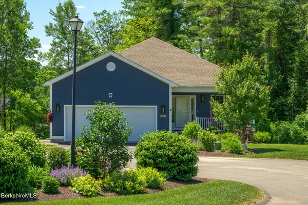 4 Fawn Ln, Pittsfield, MA 01201