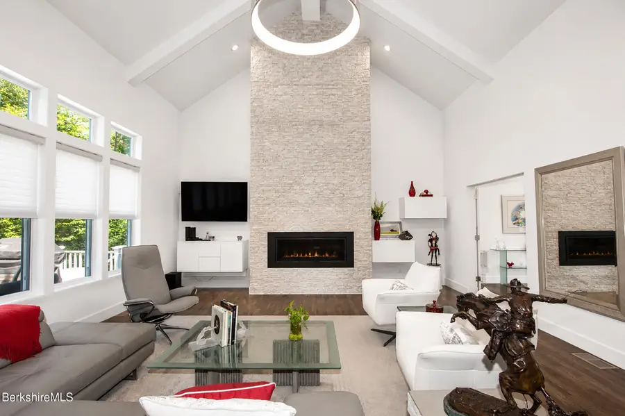 650 Mallard Ln, Lee, MA 01238 - #3