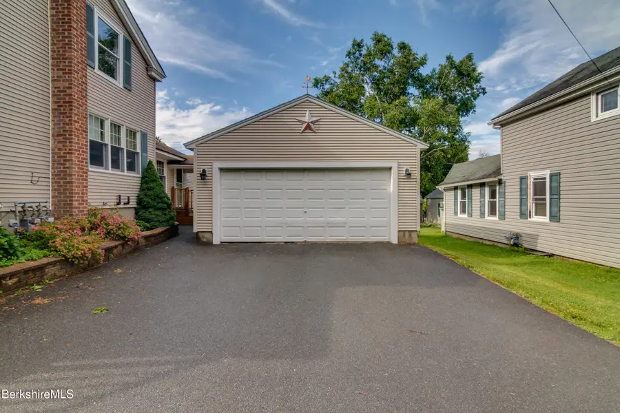 547 Onota St, Pittsfield, MA 01201 - #2