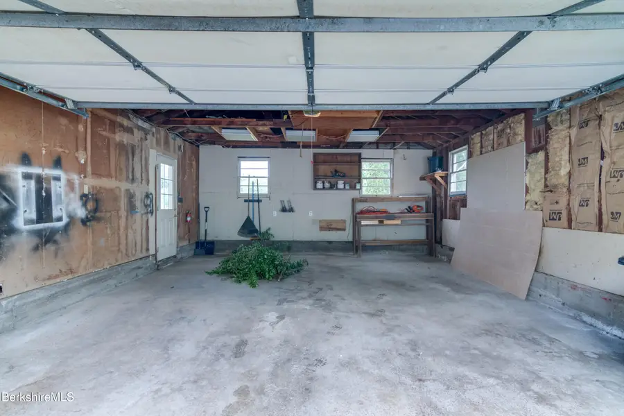 547 Onota St, Pittsfield, MA 01201 - #3