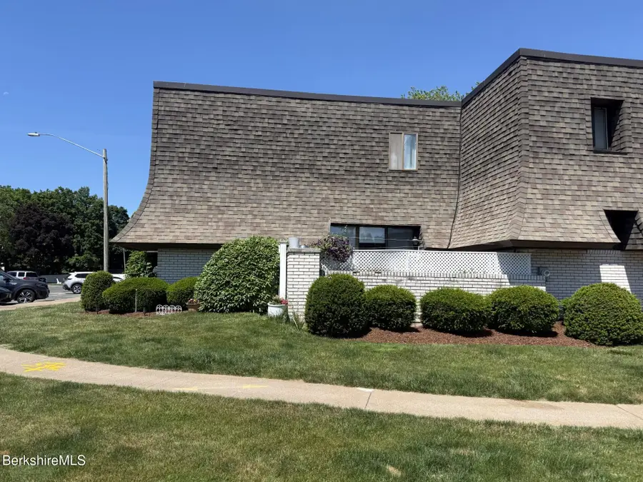202 Beekman Dr, Agawam, MA 01001 - #3