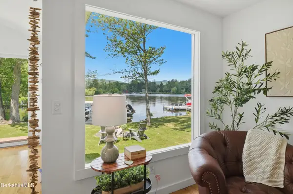 595 Lakeway Dr, Pittsfield, MA 01201