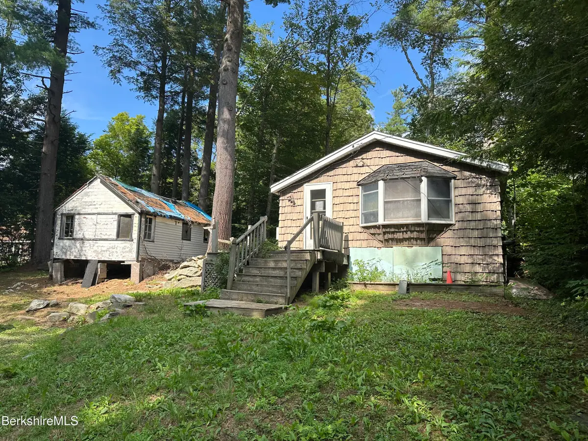 43 Brook Ln, Becket, MA 01223 - #1