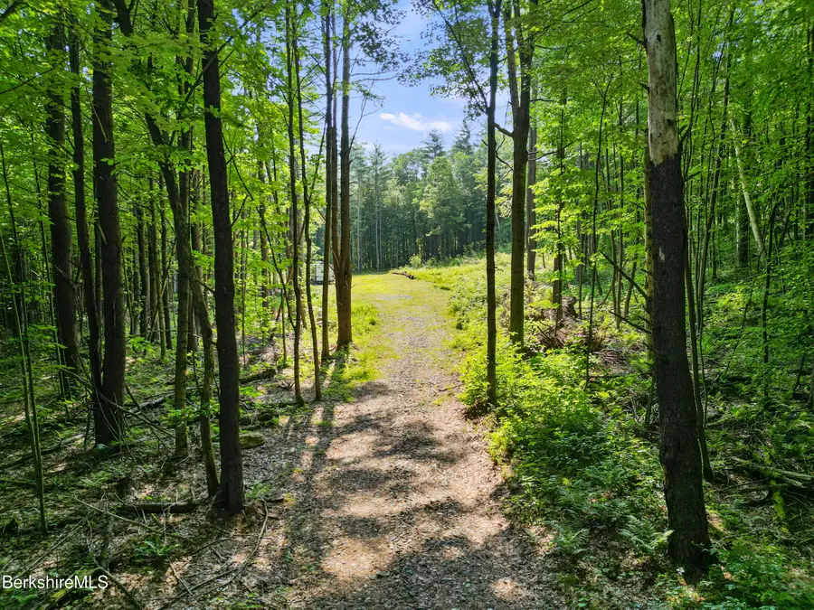 468 Skyboro Rd, Pownal, VT 05261 - #2