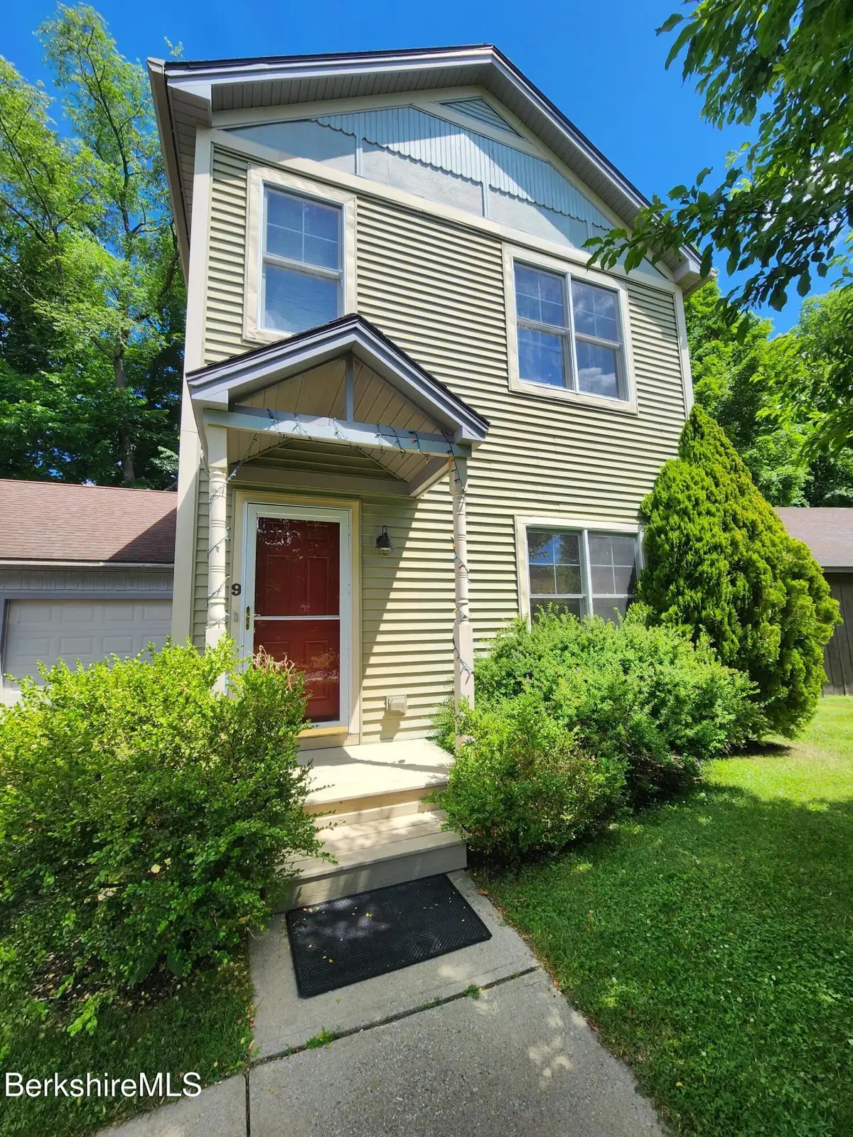 9 Stanley Dr, Great Barrington, MA 01230 - #1
