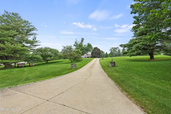 135 East St, Lee, MA 01238