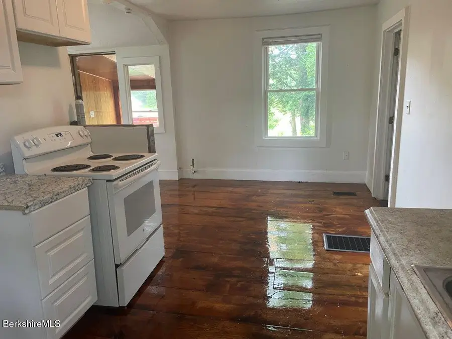 21 Woodleigh Rd, Pittsfield, MA 01201 - #2