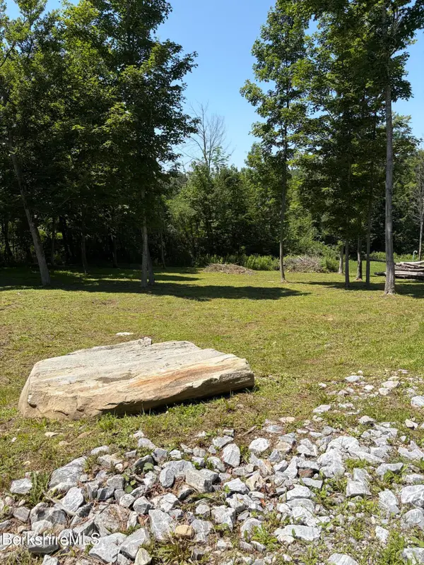 487 Jenks Rd, Cheshire, MA 01225