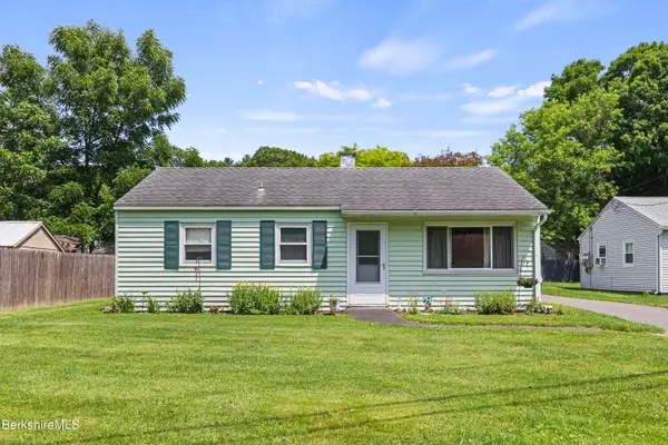 832 East St, Lee, MA 01238