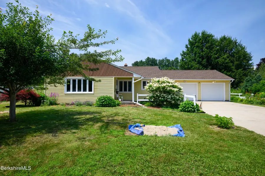 24 Rockland Dr, Pittsfield, MA 01201 - #2