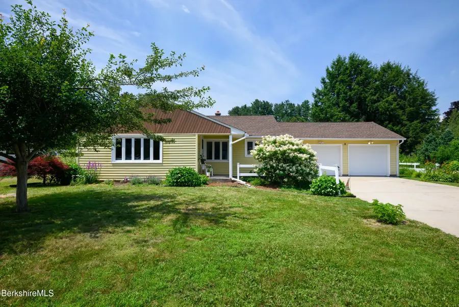 24 Rockland Dr, Pittsfield, MA 01201 - #3