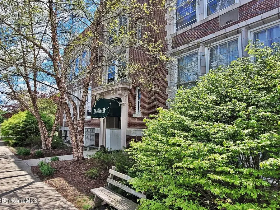81 Dartmouth St #Unit 208, Pittsfield, MA 01201 - #3